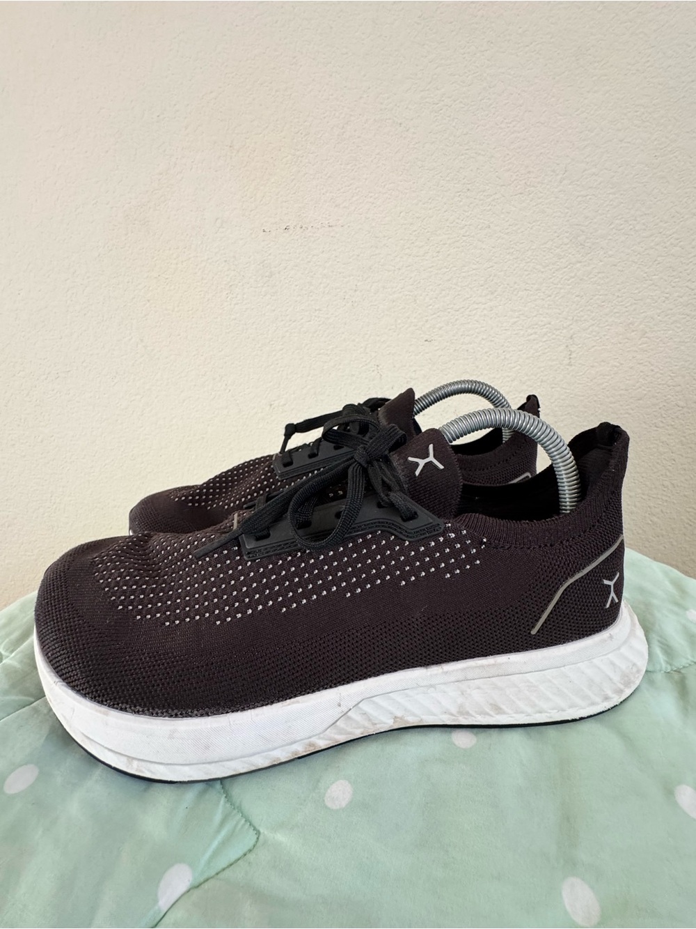 Flux Footwear Adapt Runner H2O Pro Black and white Womens Sneakers size 9.5